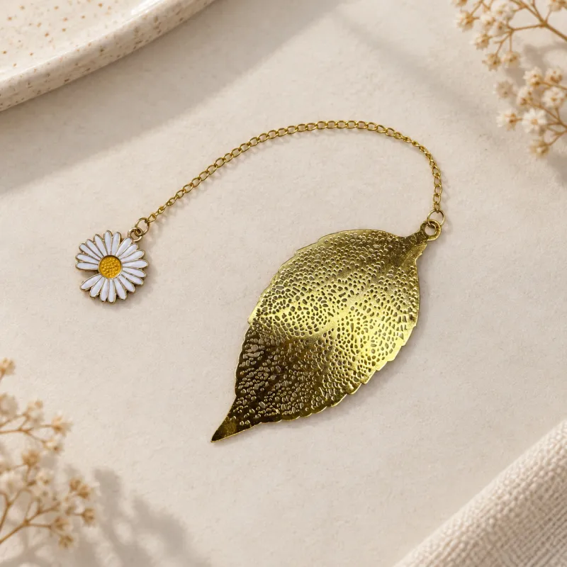 Marque-page charm doré Feuille & Marguerite